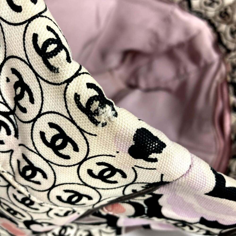 CHANEL Vintage Black Leather Logo Shoulder Bag - Picture 13 of 15